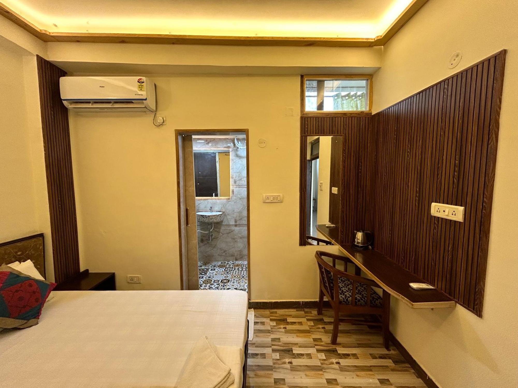 Guest house Max *